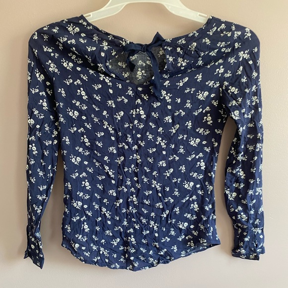 Cute Long Sleeves Blouse - Picture 3 of 5